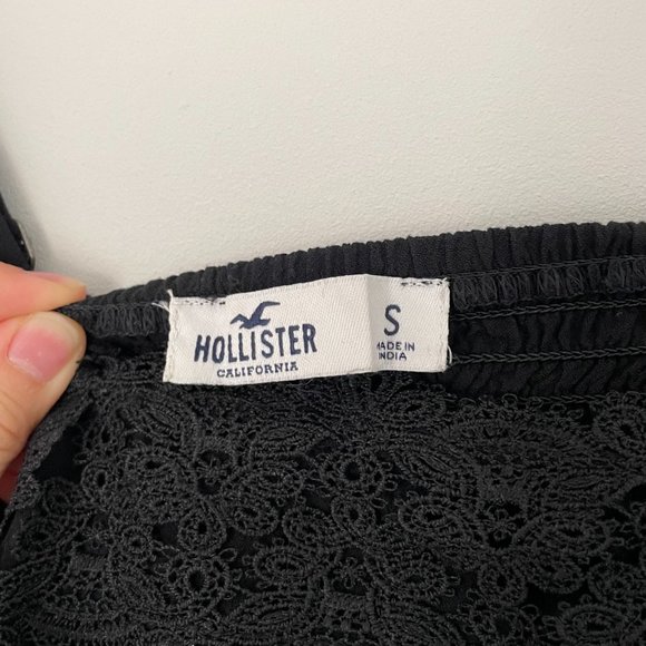 Hollister – Square Neck Navy Blue Camisole with Floral Lace Detailing - Picture 3 of 3